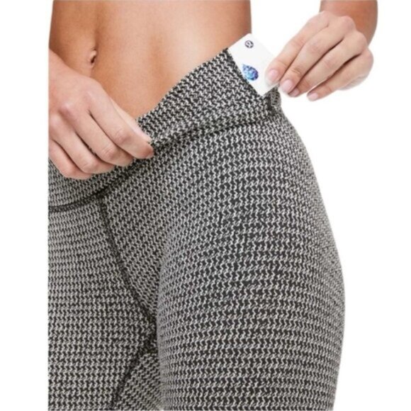 Lululemon Women's White Black Teeny Tooth Houndstooth High Times Leggings Size 6 - Picture 3 of 9